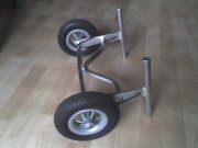 Oker 1. Satt der Softauflage ist oben die Sitzeinrichtung montiert.