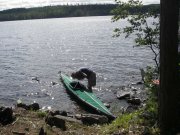 Es hat sich bewährt, das Booit erst im Wasserzu beladen und zuletzt die Luftschläuche zu füllen